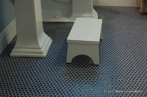 bathroom step stool